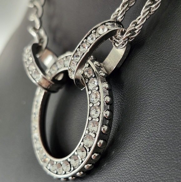 Paparazzi Razzle Dazzle Rhinestone Necklace Choker Length Lead-Free Nickle-Free - Picture 3 of 8